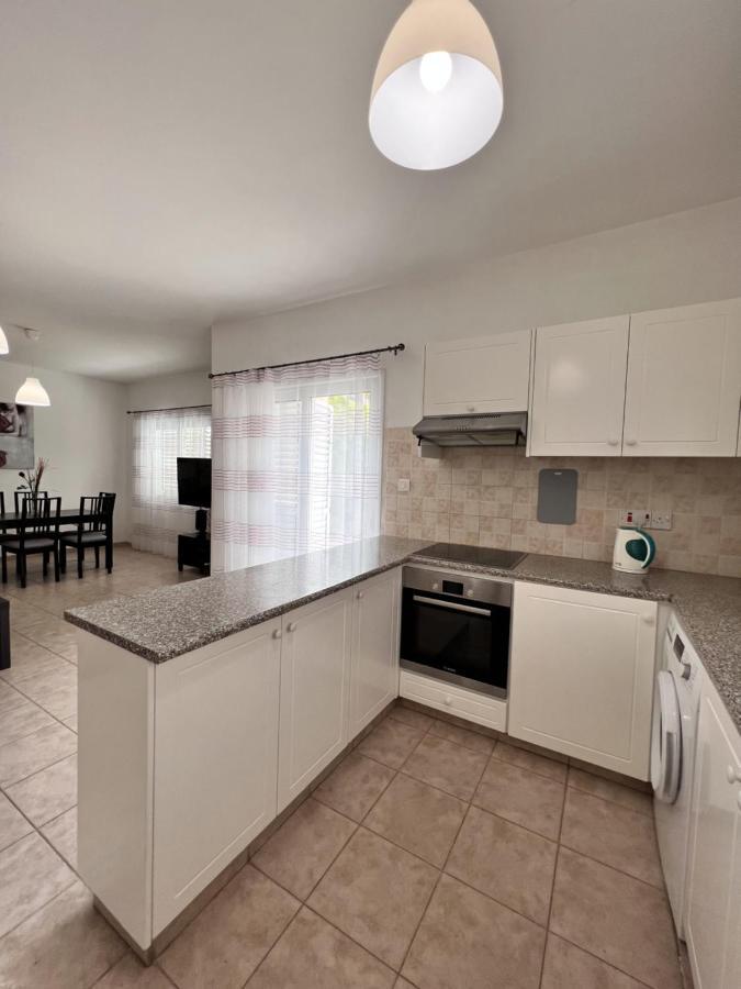 Pafia Sunbeach Townhouse Paphos Exterior foto